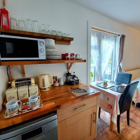 Stunning Countryside Views & Private Balcony! Cozy Room, 3 Miles To Lyme Regis - Free Parking & Wifi แอ็กซ์มินสเตอร์ ภายนอก รูปภาพ