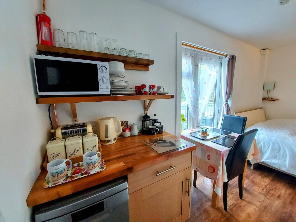 Stunning Countryside Views & Private Balcony! Cozy Room, 3 Miles To Lyme Regis - Free Parking & Wifi แอ็กซ์มินสเตอร์ ภายนอก รูปภาพ