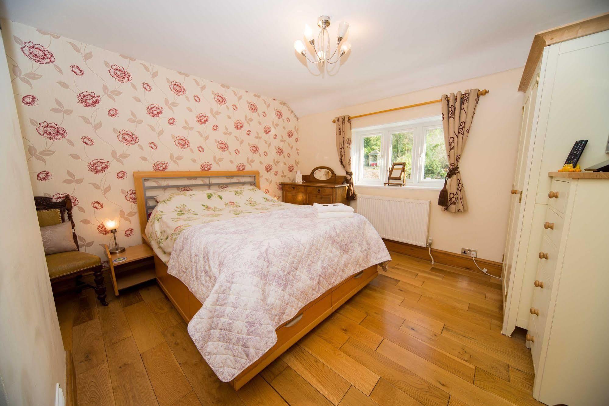 Stunning Countryside Views & Private Balcony! Cozy Room, 3 Miles To Lyme Regis - Free Parking & Wifi แอ็กซ์มินสเตอร์ ภายนอก รูปภาพ
