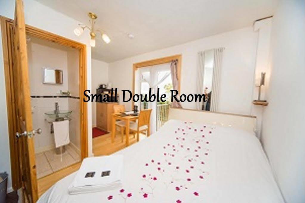Stunning Countryside Views & Private Balcony! Cozy Room, 3 Miles To Lyme Regis - Free Parking & Wifi แอ็กซ์มินสเตอร์ ภายนอก รูปภาพ