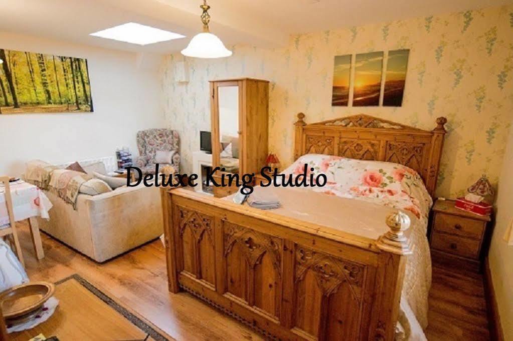 Stunning Countryside Views & Private Balcony! Cozy Room, 3 Miles To Lyme Regis - Free Parking & Wifi แอ็กซ์มินสเตอร์ ภายนอก รูปภาพ