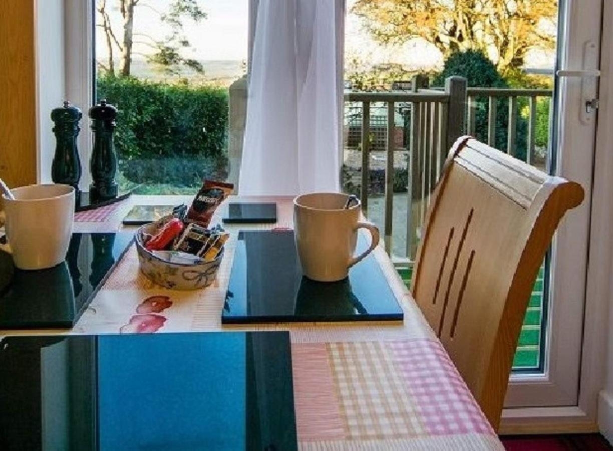 Stunning Countryside Views & Private Balcony! Cozy Room, 3 Miles To Lyme Regis - Free Parking & Wifi แอ็กซ์มินสเตอร์ ภายนอก รูปภาพ