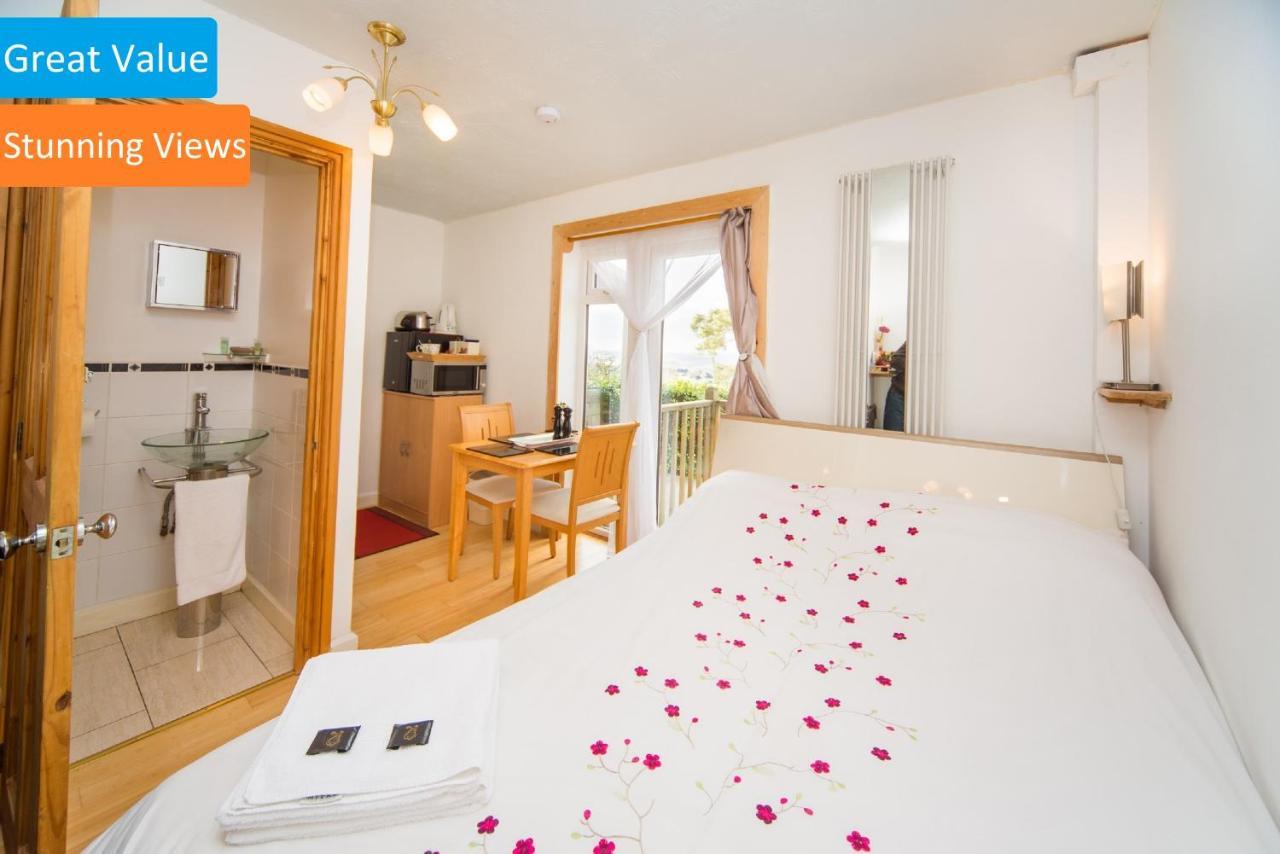 Stunning Countryside Views & Private Balcony! Cozy Room, 3 Miles To Lyme Regis - Free Parking & Wifi แอ็กซ์มินสเตอร์ ภายนอก รูปภาพ